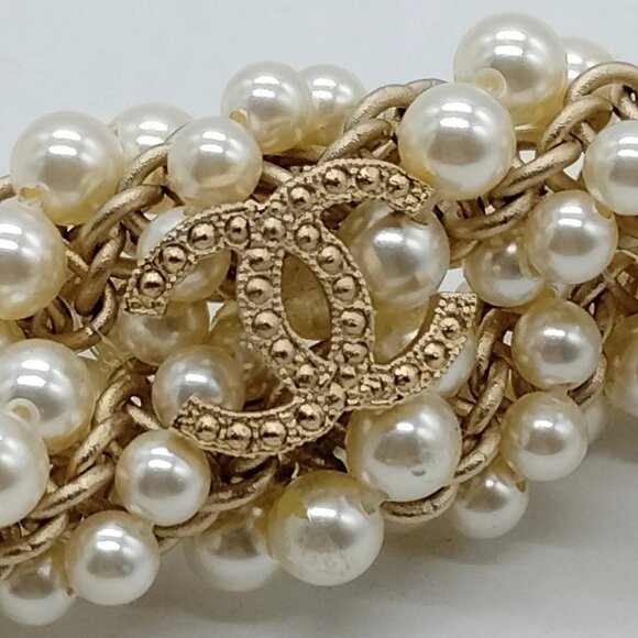 Chanel Bracelet Gold Whites A17 A 599-060225 - Picture 4 of 9